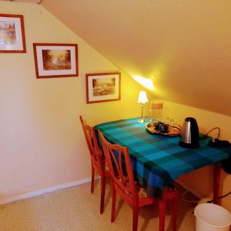 Small Bedroom, Outside Toilet, Shower Kitchen, 120 M From Sandbach Bracke  Exterior photo
